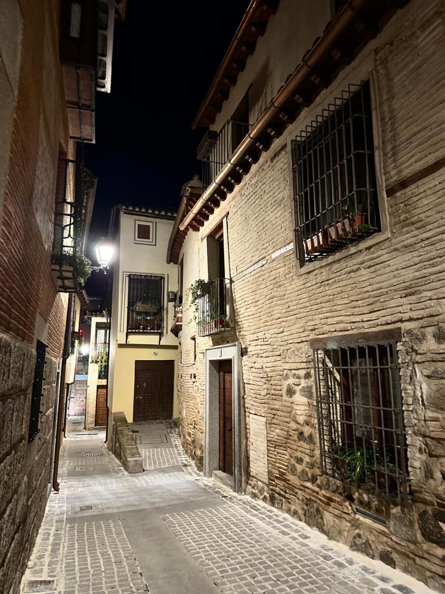 Apart. Palacio Canonigo 7 - Junto Catedral Toledo Bagian luar foto