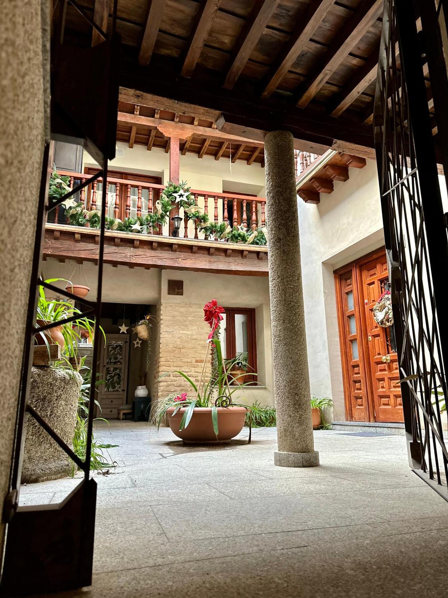 Apart. Palacio Canonigo 7 - Junto Catedral Toledo Bagian luar foto